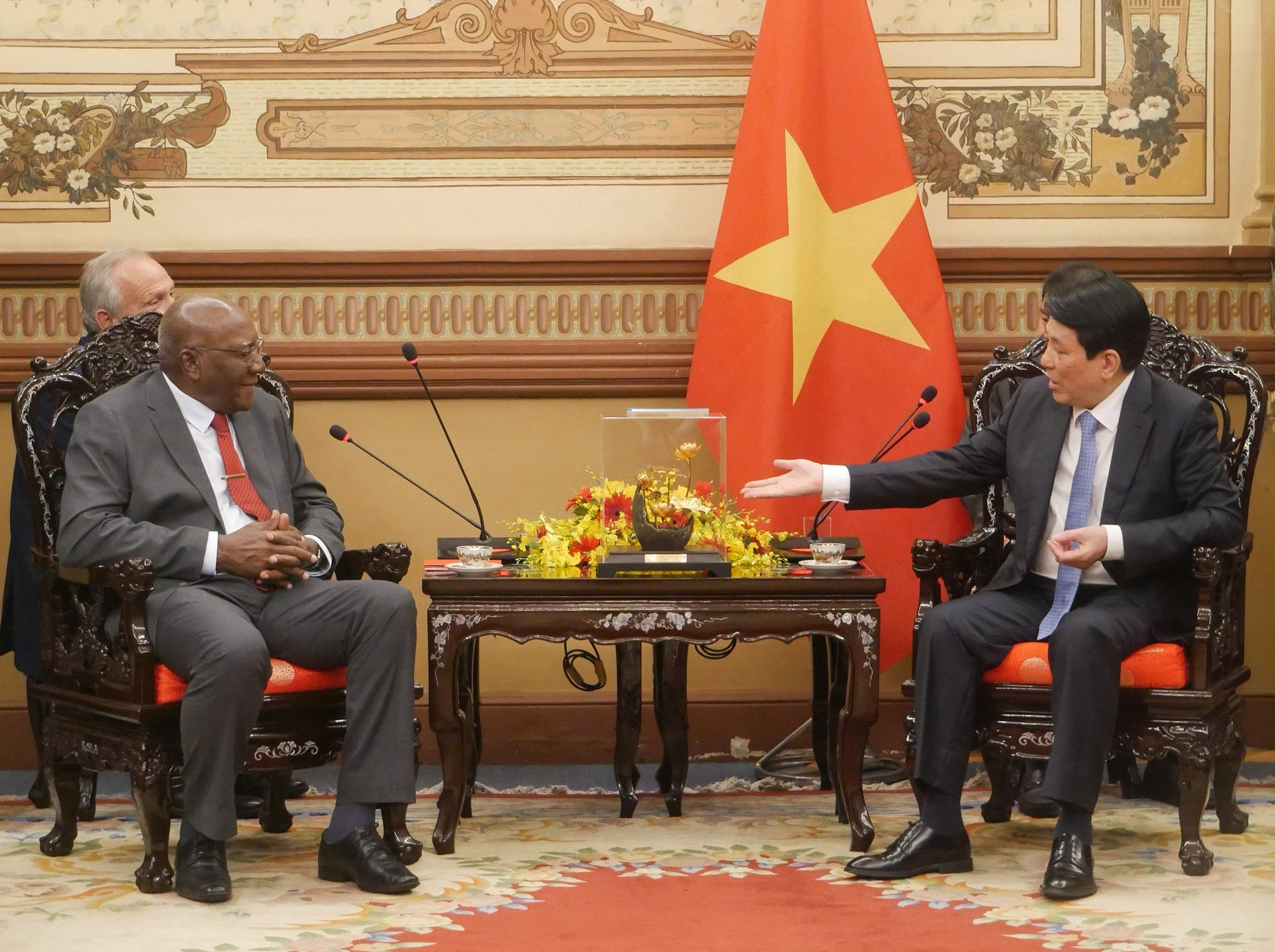 Vicepresidente cubano, Salvador Valdés Mesa, y el Presidente de Vietnam, Luong Cuong