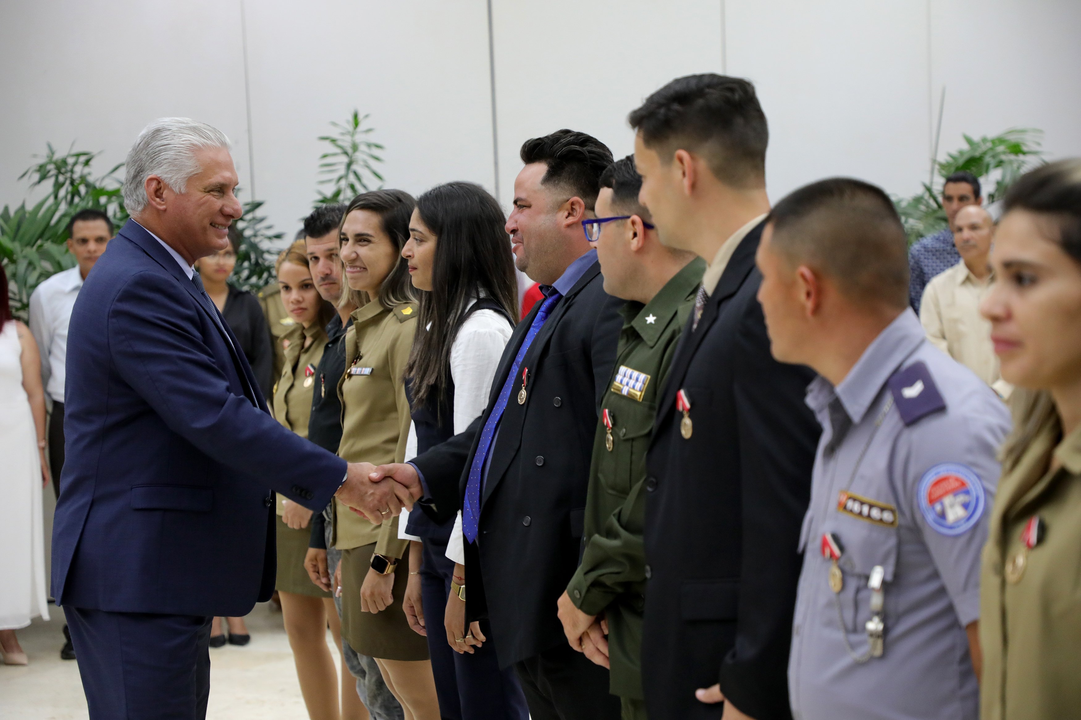 Jóvenes con valores y méritos excepcionales