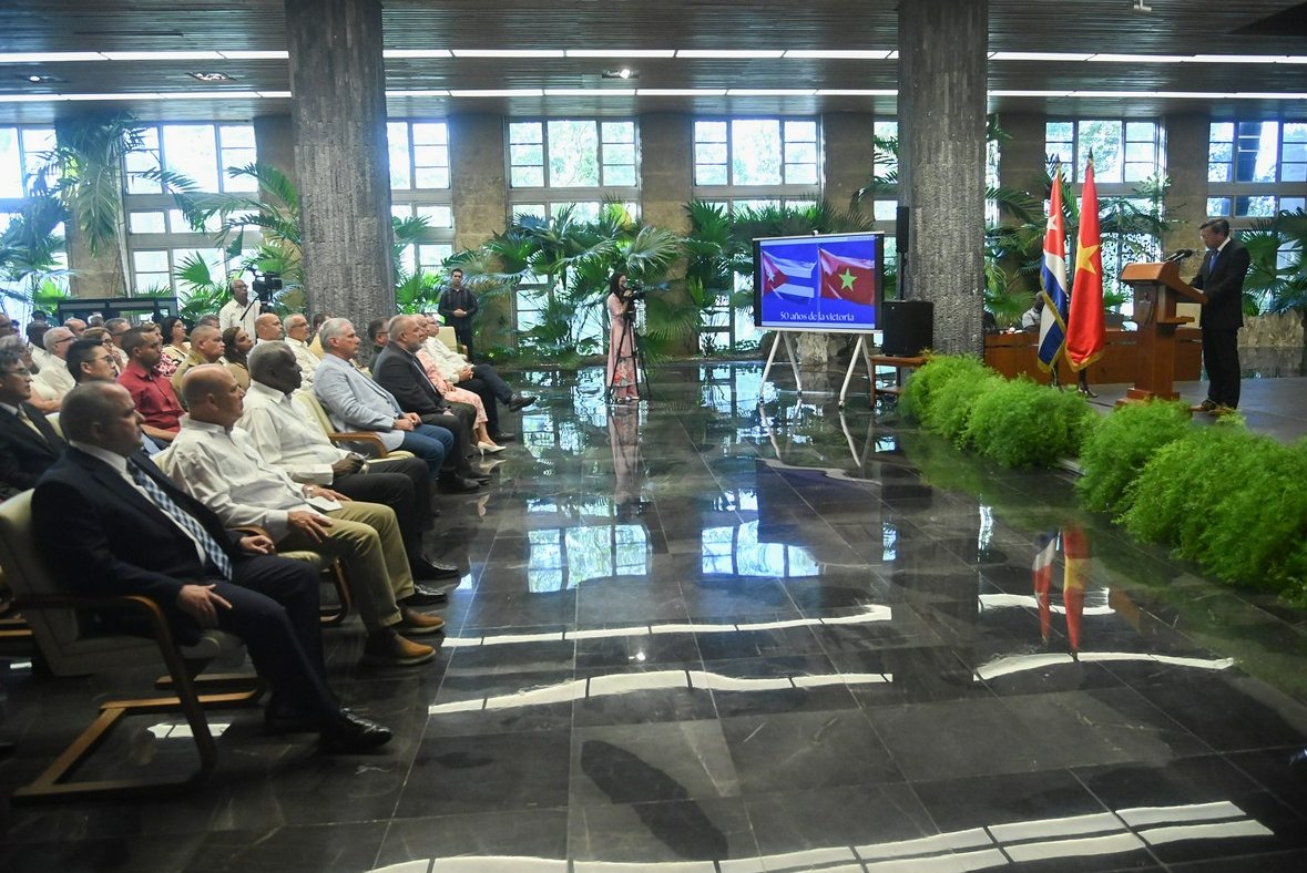 Acto solemne por la liberación de Vietnam del Sur y la reunificación nacional