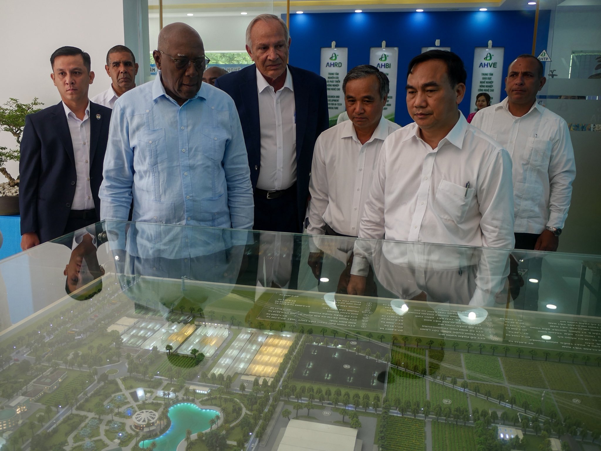 Visita de Salvador Valdés Mesa a Vietnam