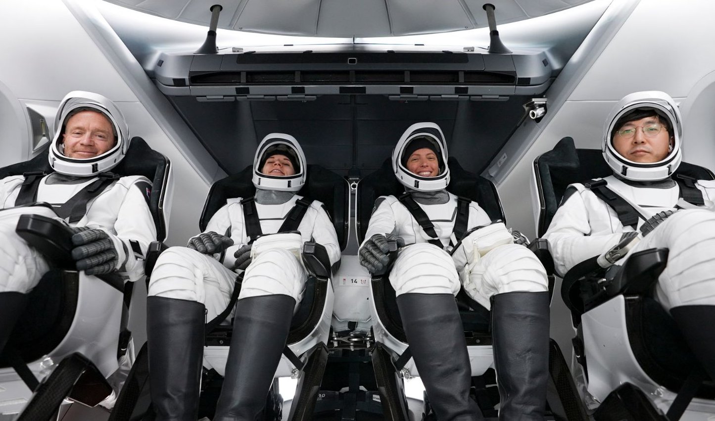 SpaceX ha lanzado el primer vuelo espacial humano directamente sobre las regiones polares