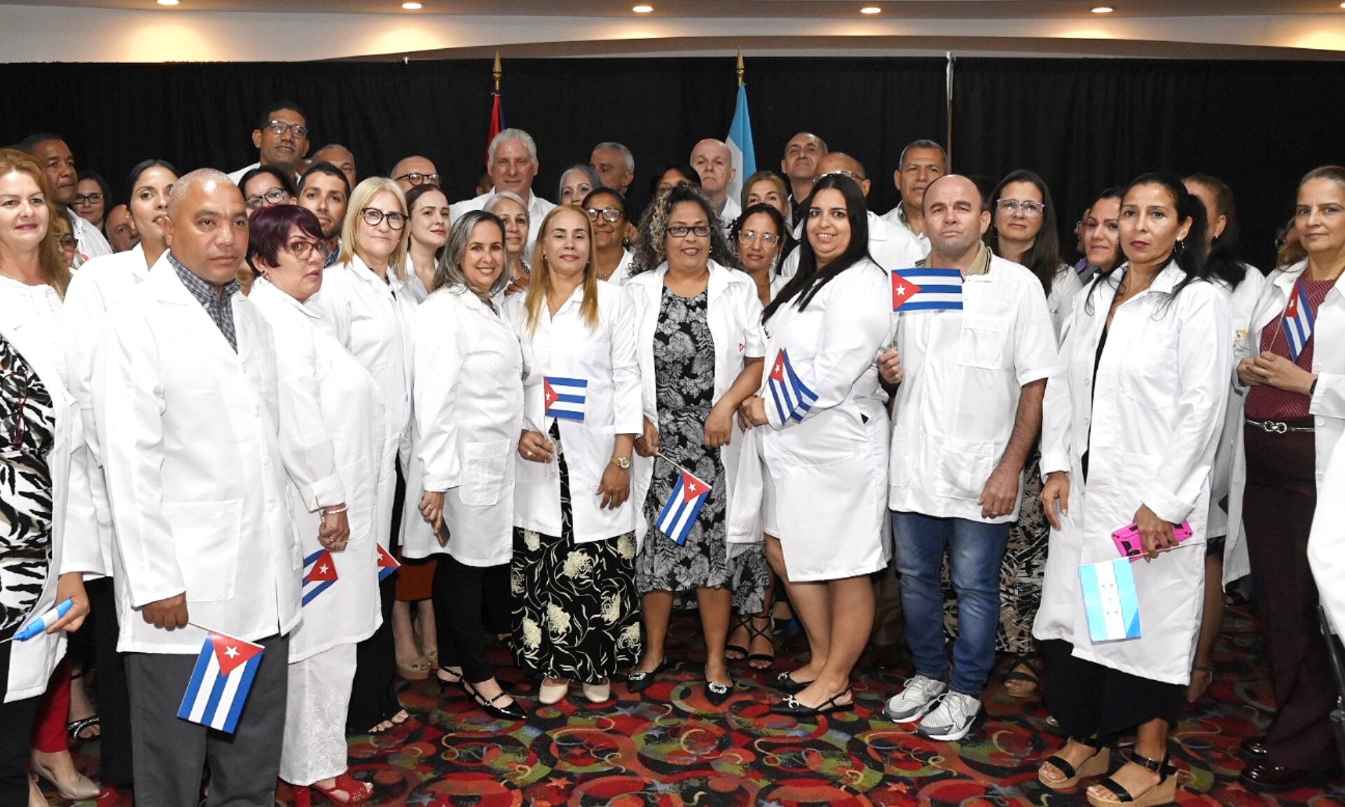 Encuentro de Díaz-Canel con representación de las brigadas médicas y educativas cubanas en Honduras