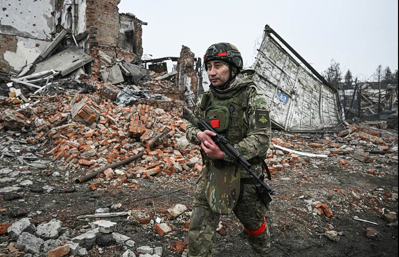 Tropas rusas ocupan a Sudzha, ciudad clave cuya reconquista precipitó el colapso de las posiciones ucranianas en Kursk.