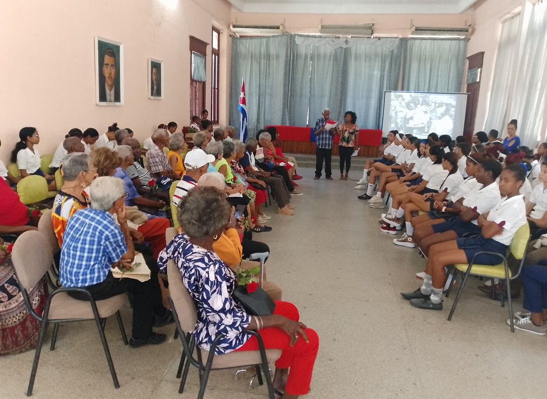 Momento de recuentos, homenaje y compromiso con el futuro devino el encuentro generacional con que se conmemoró el aniversario 65 del llamado de Fidel a los maestros de montaña