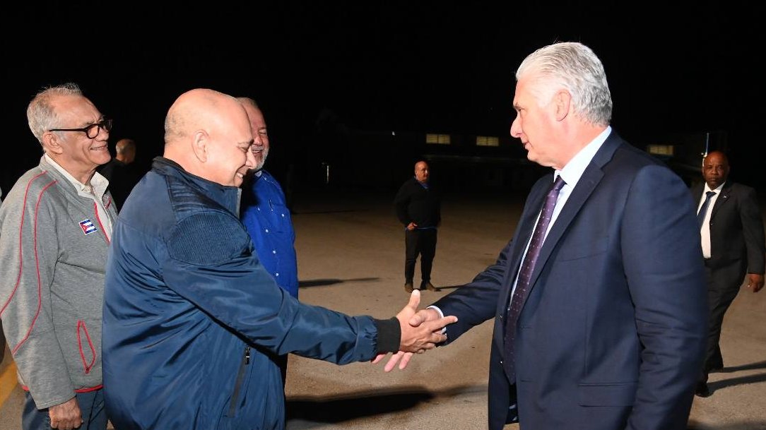 Presidente cubano regresa a la patria