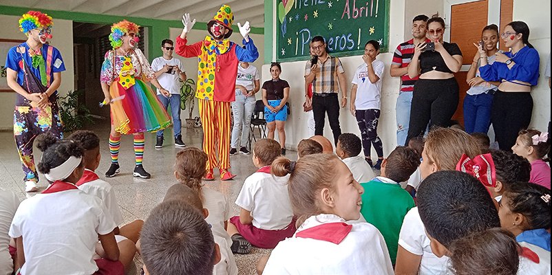 Alejandro Enrique González, Mailee Rodríguez y Víctor Manuel Ruiz hicieron suyos un improvisado escenario donde sobraron las ovaciones.