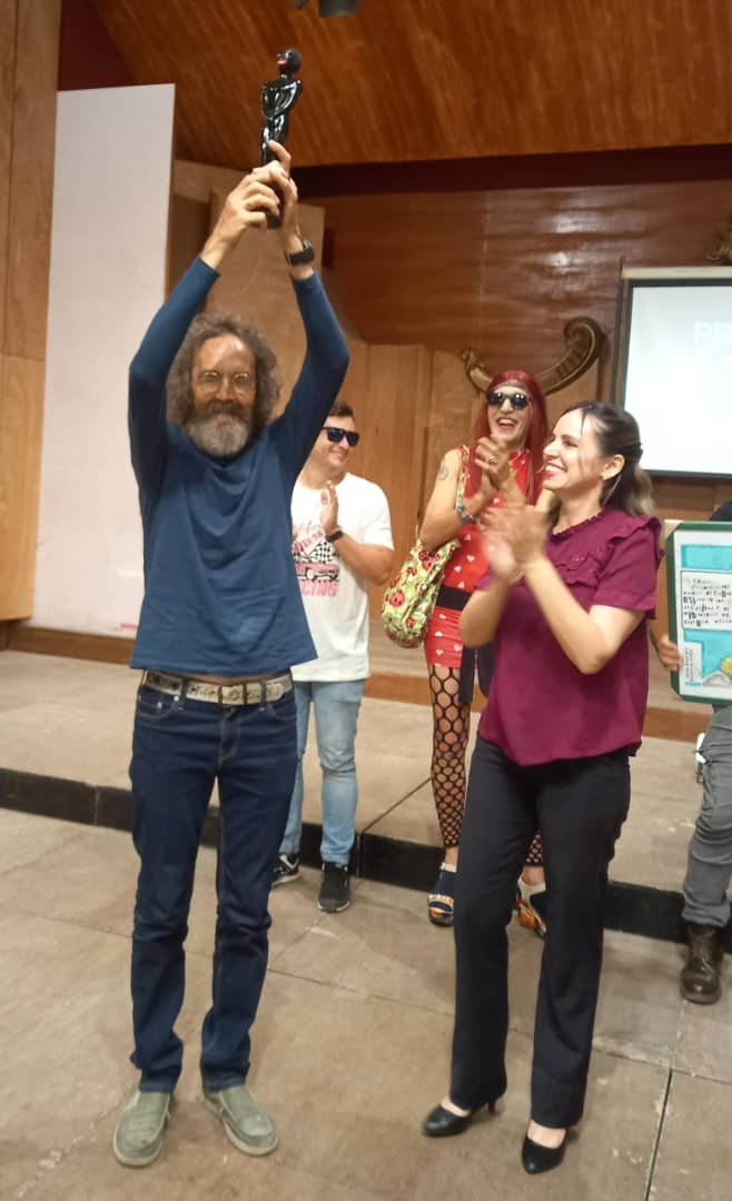 Moisés Rodríguez recibió el Premio Nacional de Humor