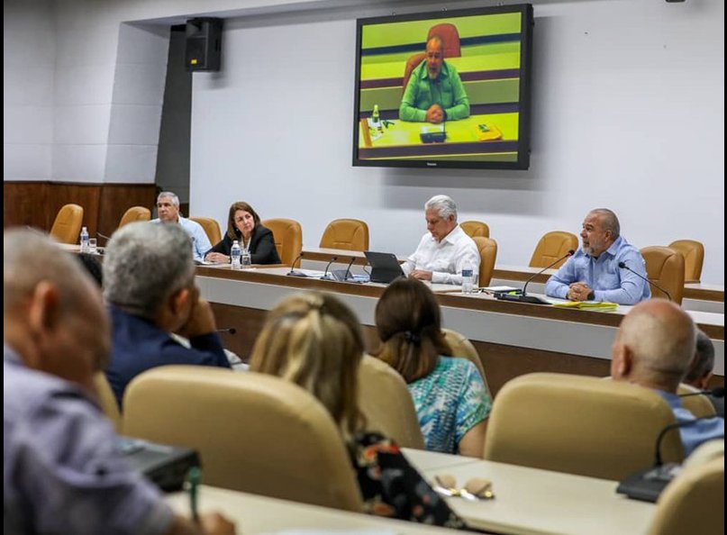 El Presidente cubano encabezó la reunión donde se evaluaron los resultados productivos y científicos del sector biotecnológico cubano.