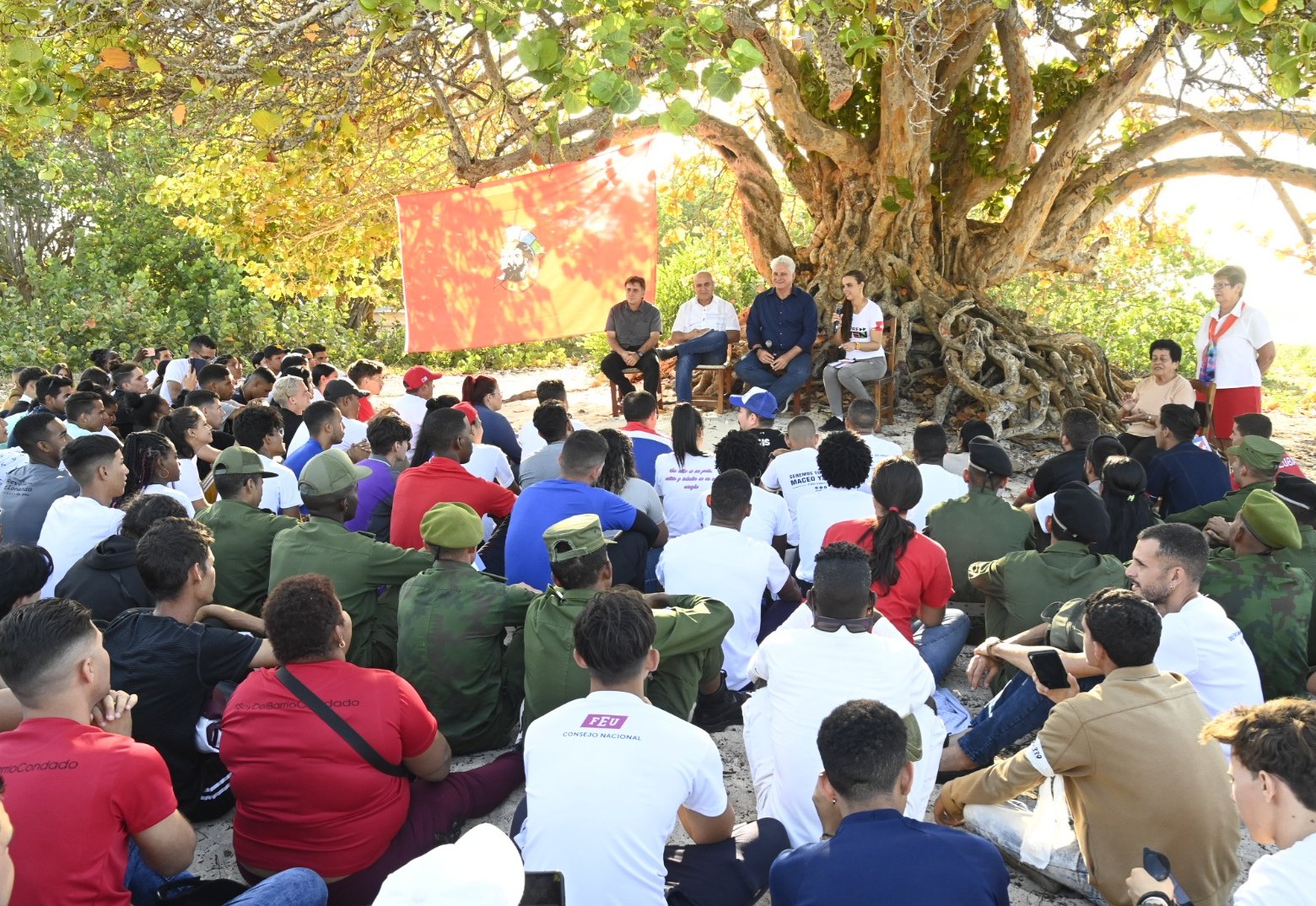 Durante el intercambio se ratificó que las nuevas generaciones tienen la misión histórica de salvaguardar la Revolución en los momentos actuales