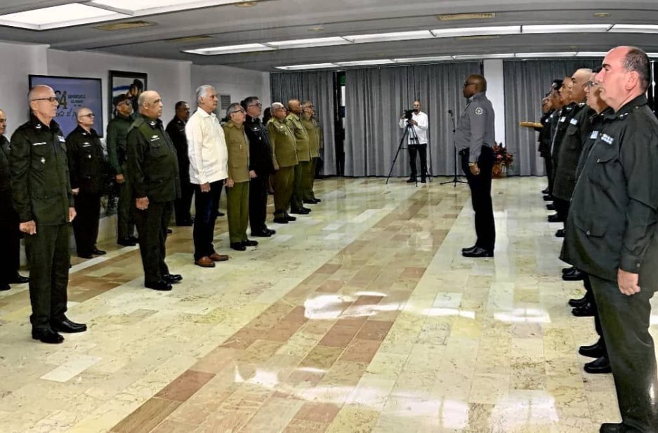 Presidieron Raúl y Díaz-Canel acto de ascenso en el Ministerio del Interior