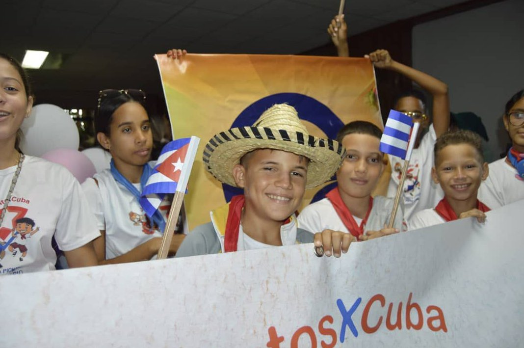 Delegados a la asambleario Aniversario 64 de la Organización de Pioneros José Martí (OPJM