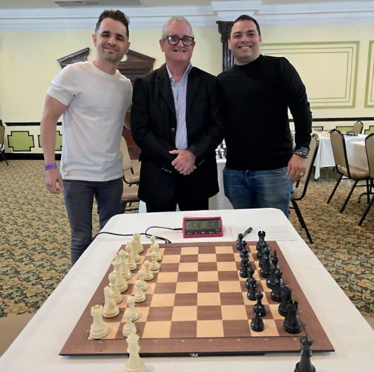 Omar Almeida (derecha) terminó tercero en un torneo en Bahamas