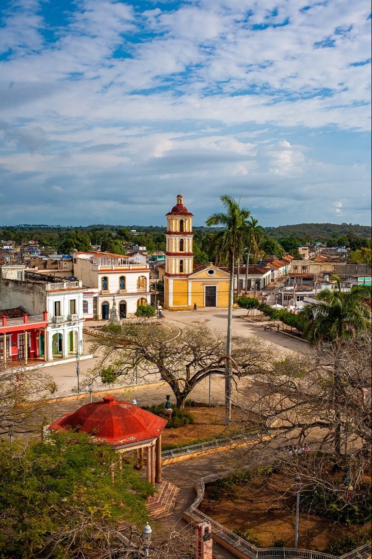 Cuando uno camina por Remedios, no solo recorre un casco histórico, sino un corazón que late despacito.