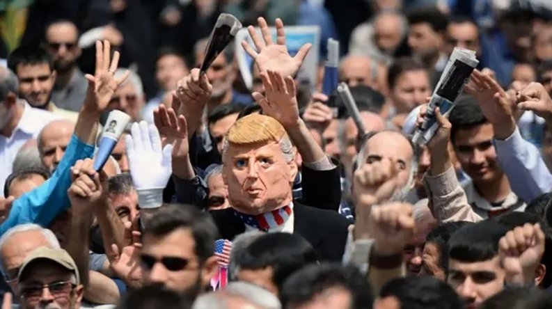 Los protestas fueron más intensas en Nueva York, donde se coreó «No a la guerra con Irán», y ante la Casa Blanca en Washington.