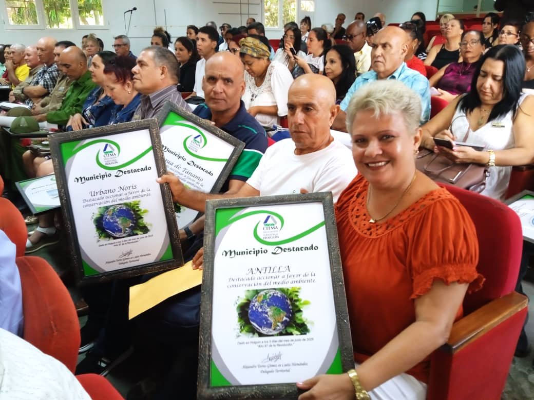 Entrega del Premio Provincial de Medio Ambiente en Holguín