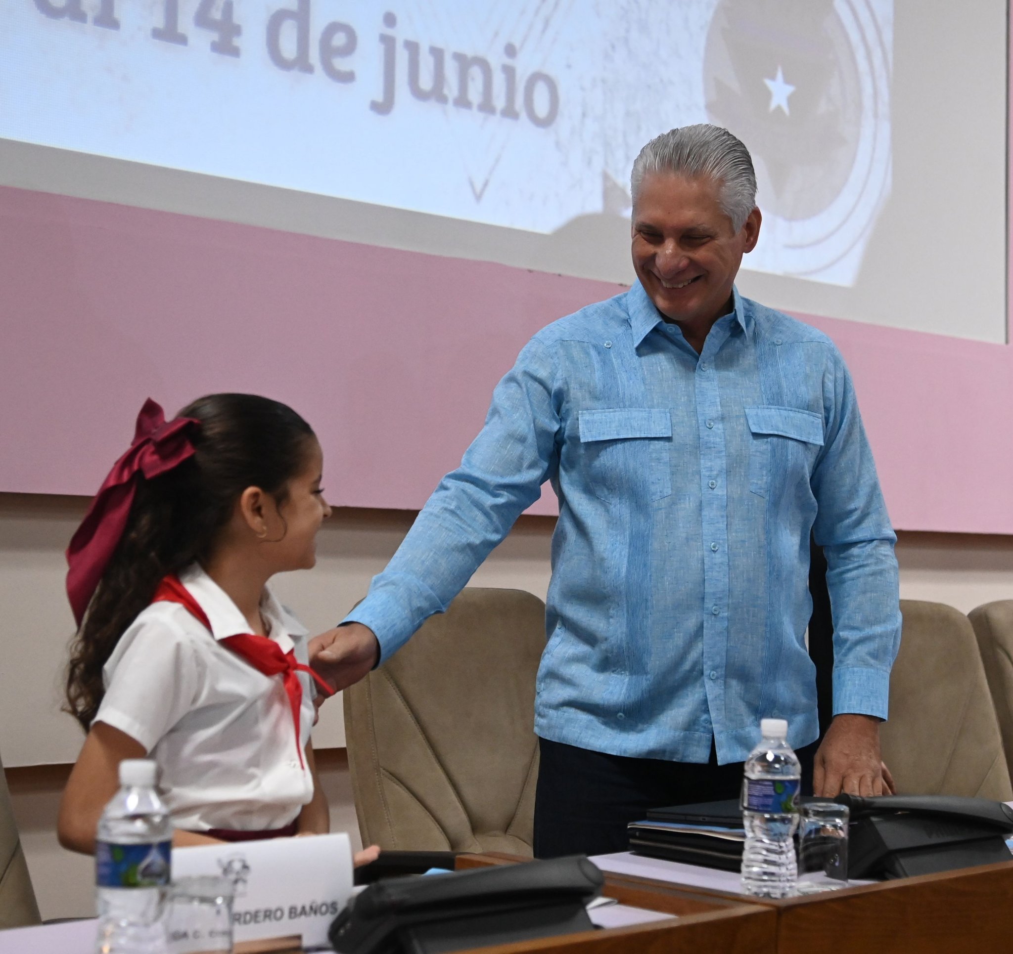 Presidente de Cuba asiste a clausura de Asamblea Nacional de la OPJM