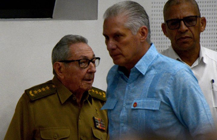 Asisten Raúl y Díaz-Canel a sesión Plenaria del Parlamento