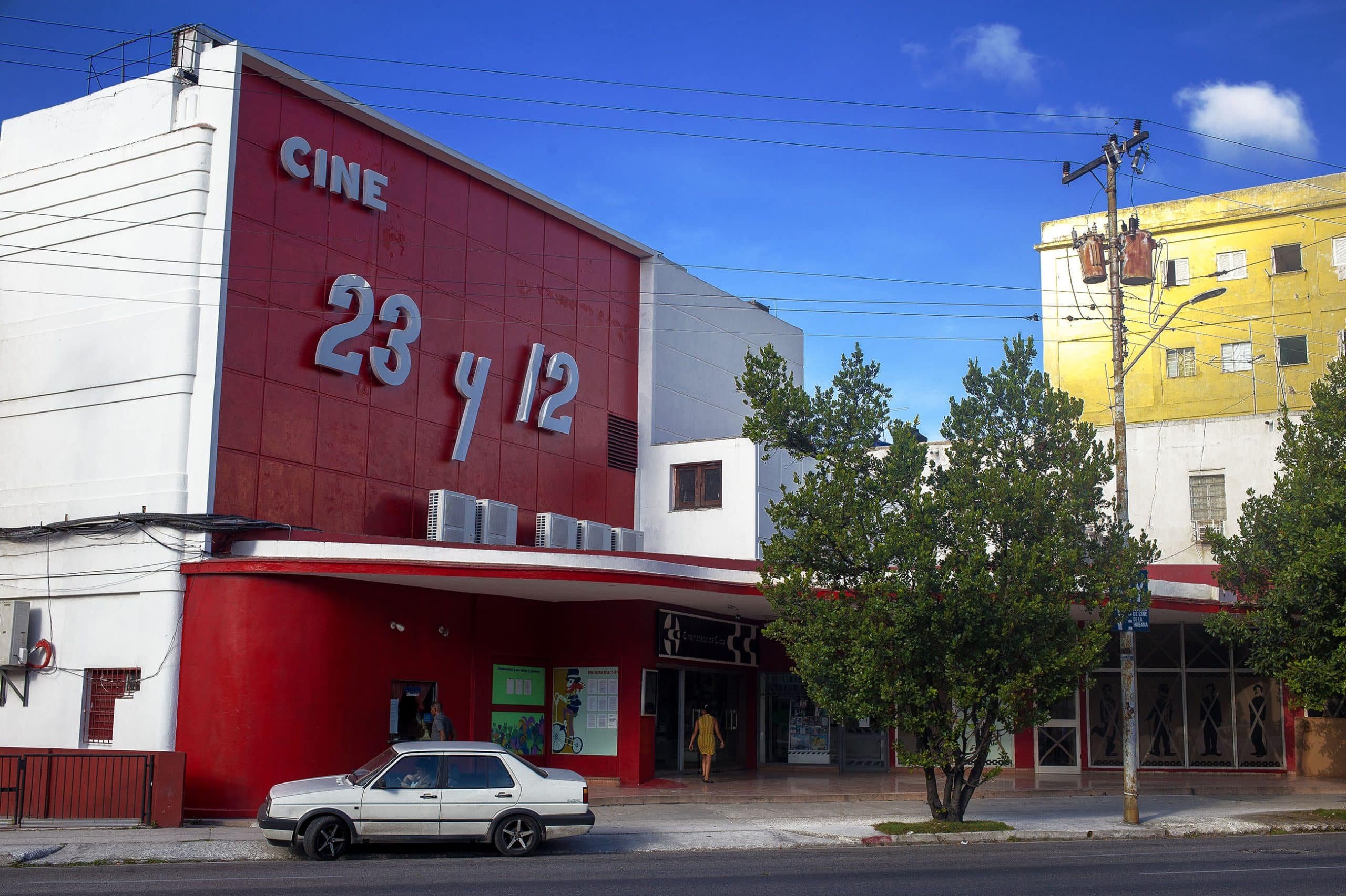 Cine 23 y 12
