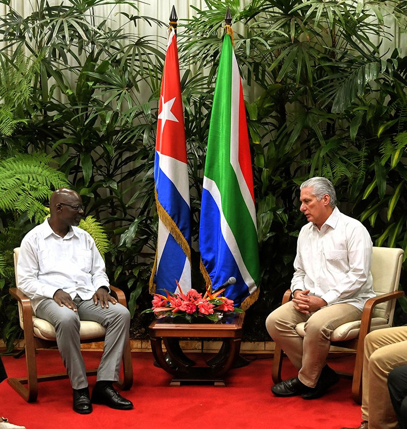 Como una fortaleza en los vínculos que tiene Cuba con esa hermana nación africana consideró el mandatario las relaciones existentes entre ambos partidos.