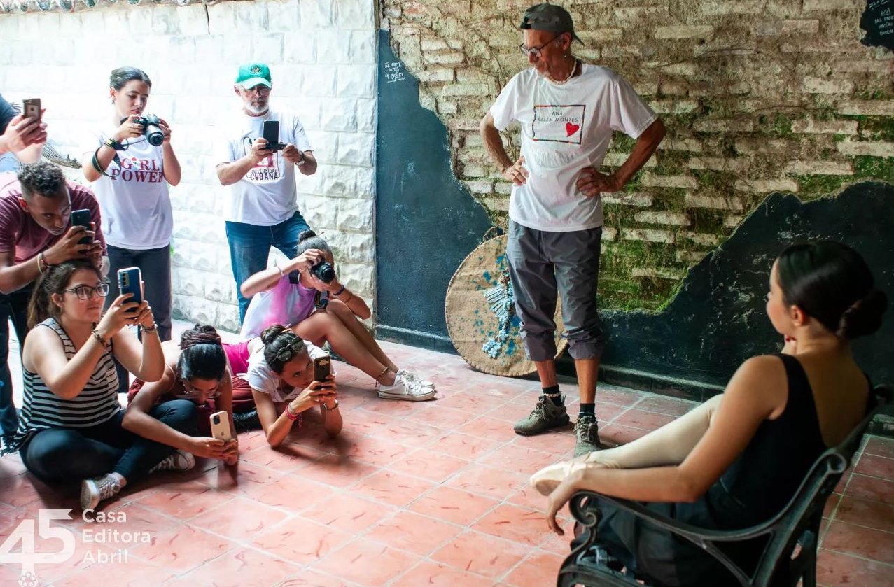 Profesor y alumnos comparten y aprenden