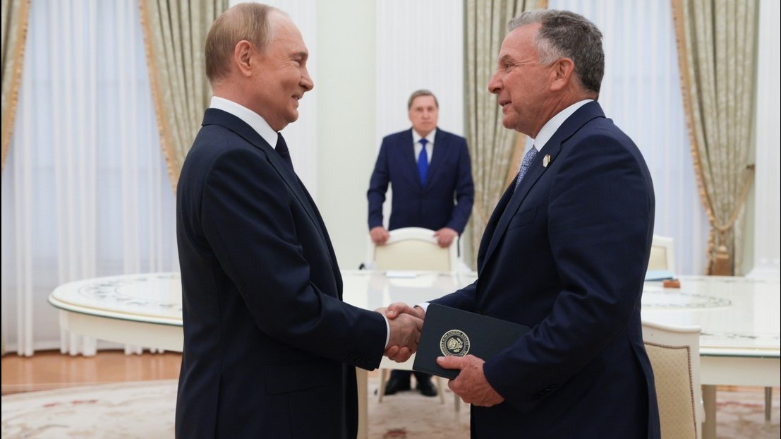 Vladimir Putin y Steve Witkoff, enviado de Estados Unidos