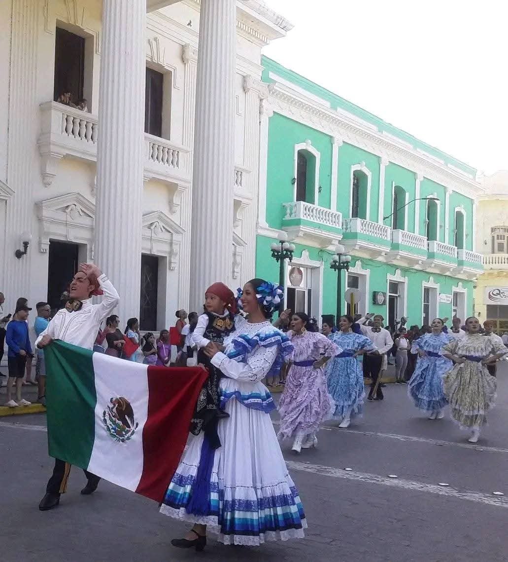 Folkdanza atrae miradas en Santa Clara