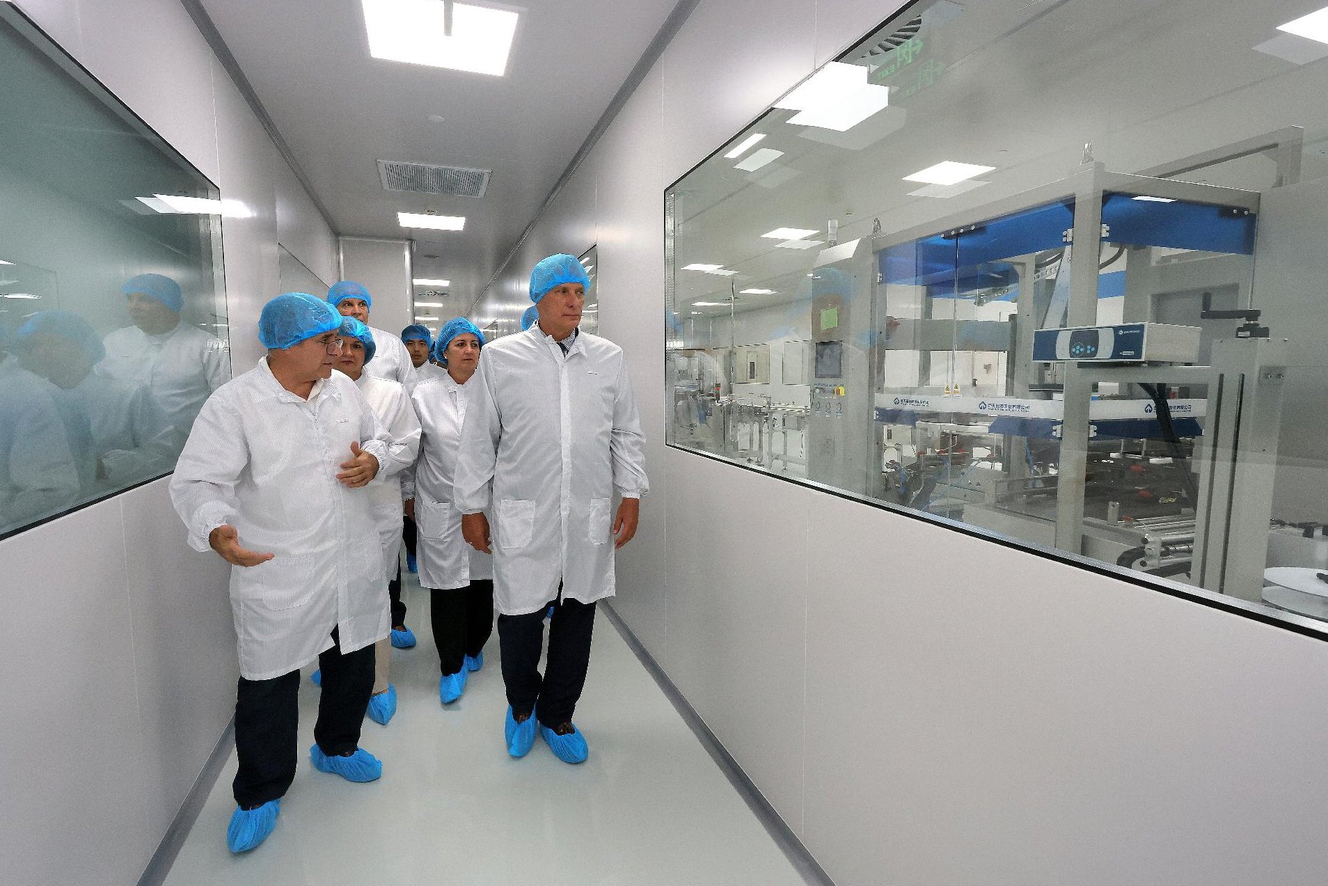 Presidente Díaz-Canel Bermúdez inauguró este domingo en Hanói una planta productora de medicamentos