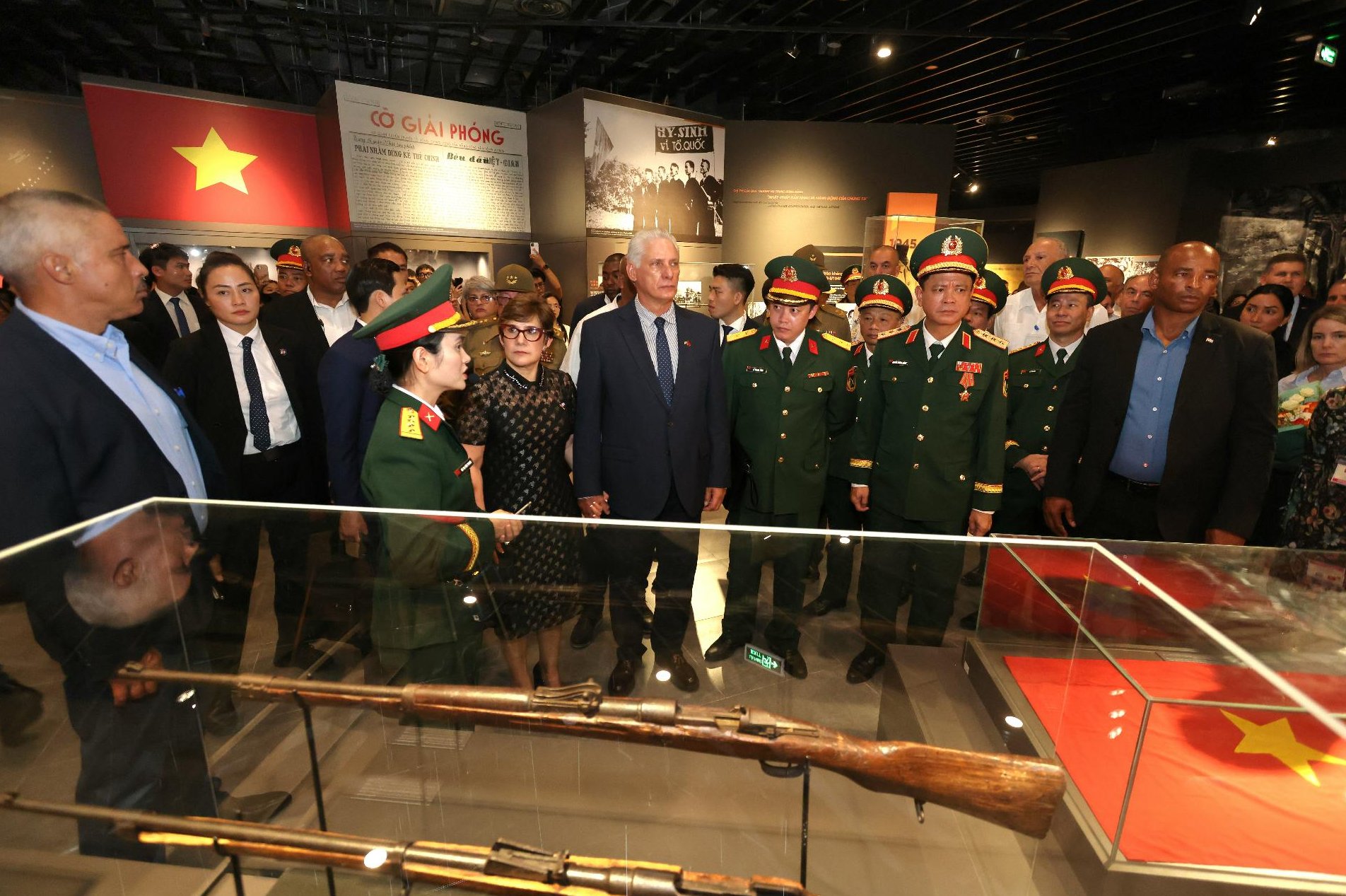 Presidente Díaz-Canel Bermúdez inauguró este domingo en Hanói una planta productora de medicamentos