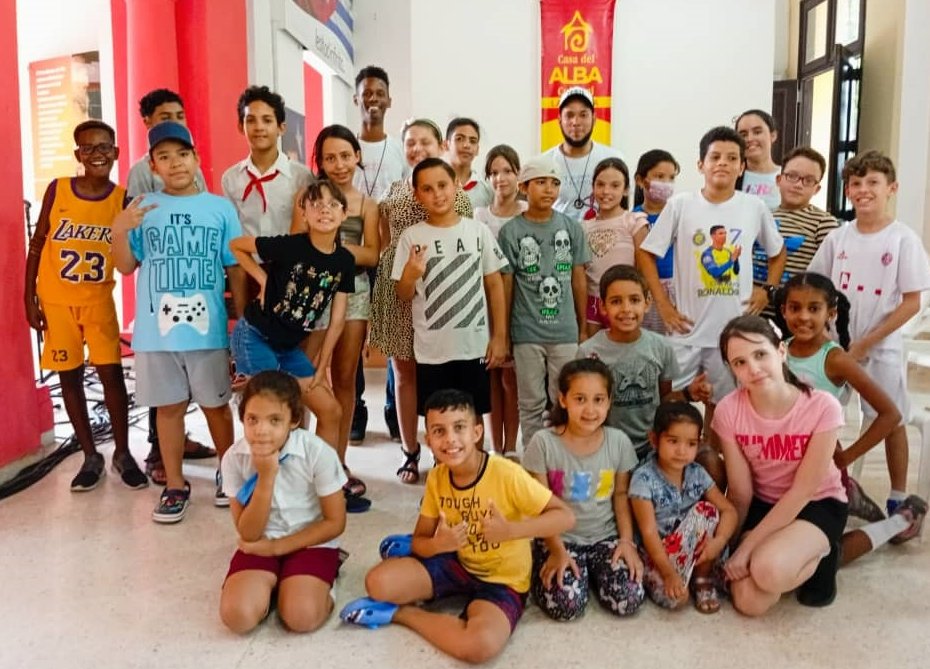 La escuela de improvisación poética Indio Naborí ofrece un espacio lúdico y formativo para la enseñanza del repentismo en los más pequeños.