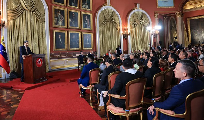 «Es tiempo de valentía de juntar el esfuerzo, de reunir la voluntad nacional, de poner a un lado diferencias menores o intestinas», puntualizó el mandatario venezolano.