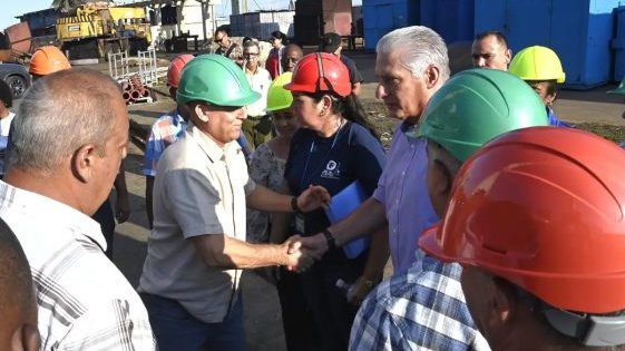Díaz-Canel visitó la Central Termoeléctrica Ernesto Guevara de la Serna