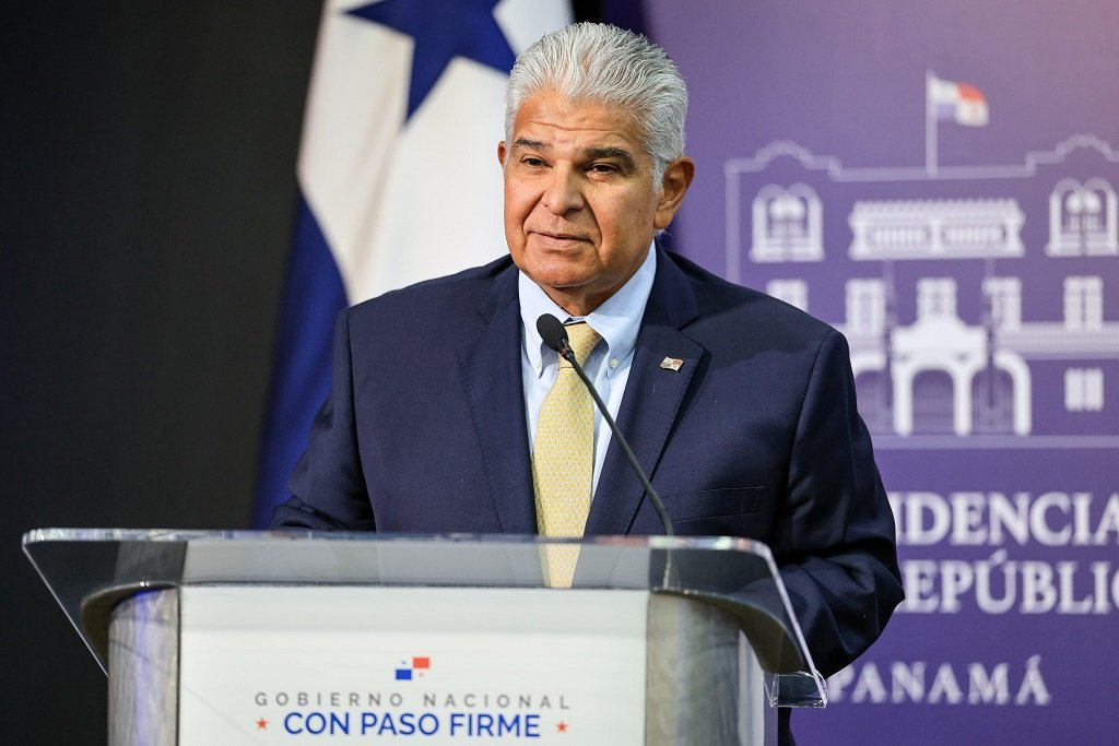 Mulino niega paso expedito de buques estadounidenses por Canal de Panamá