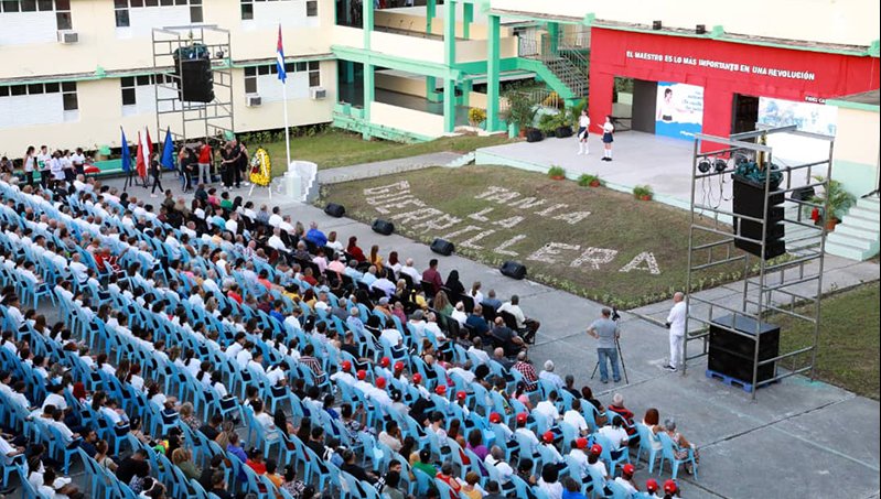 Luego de un amplio proceso de rehabilitación, los educandos de la escuela pedagógica reciben un curso en mejores condiciones.