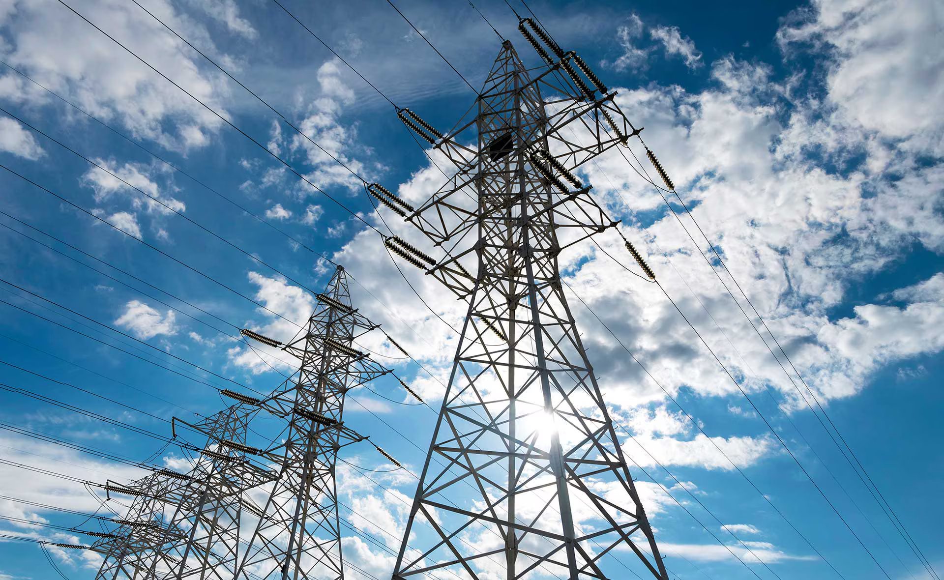 Laboran en restablecimiento de servicio eléctrico en oriente de Cuba
