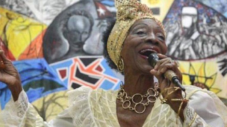 Artista cubana Zenaida Armentero