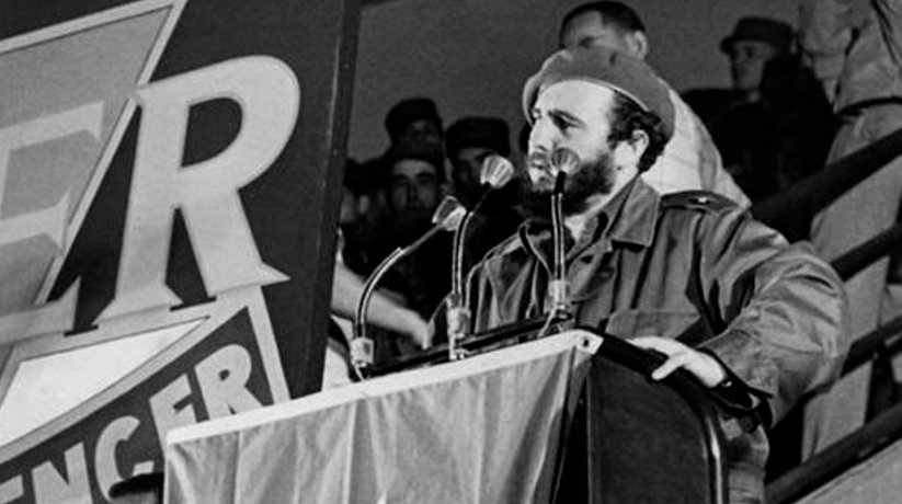 Fidel pronunciando el discurso inagural de los CDR el 28 de septiembre de 1960.