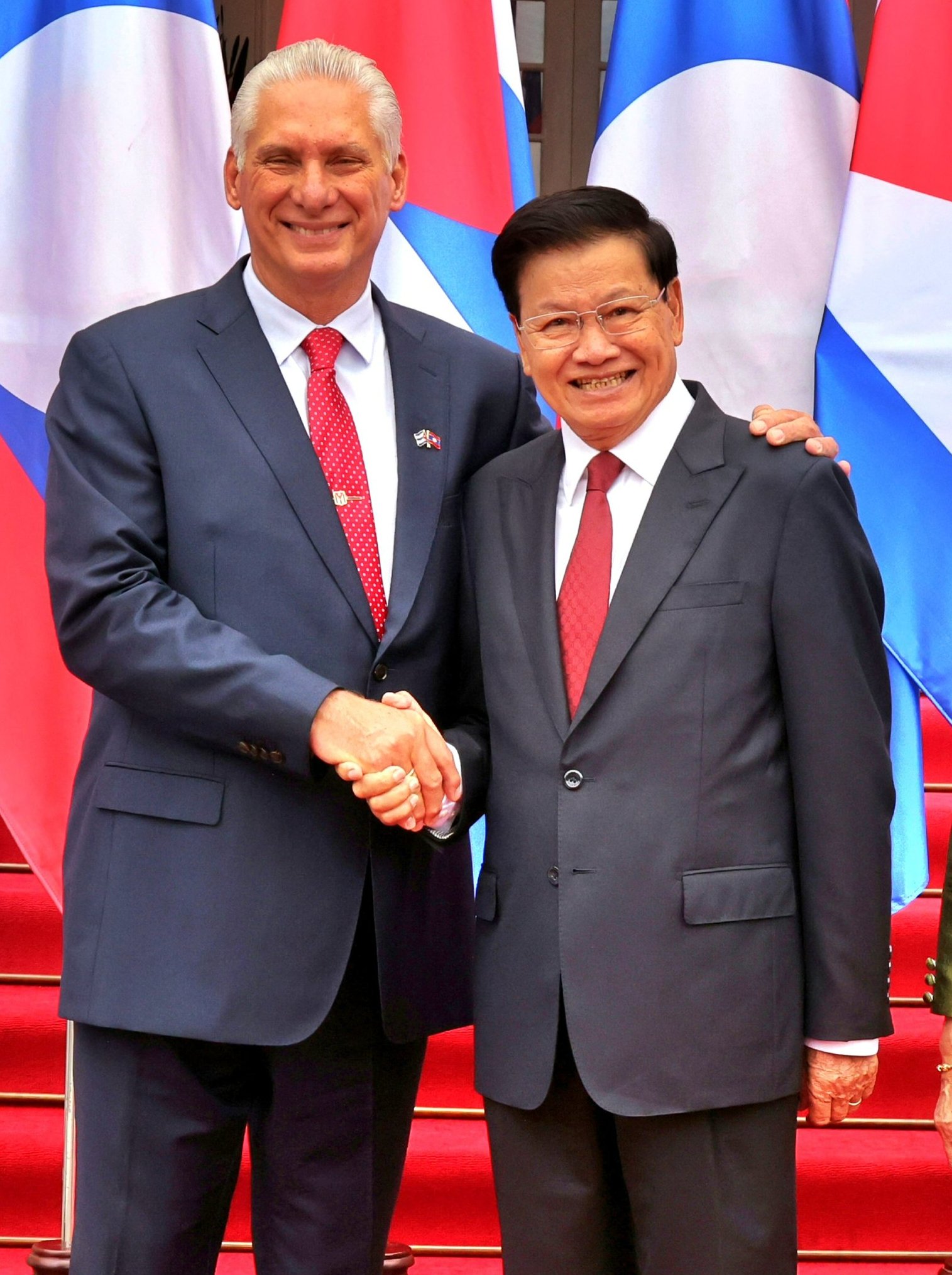 Miguel Díaz-Canel y el mandatario laosiano, Thongloun Sisoulith