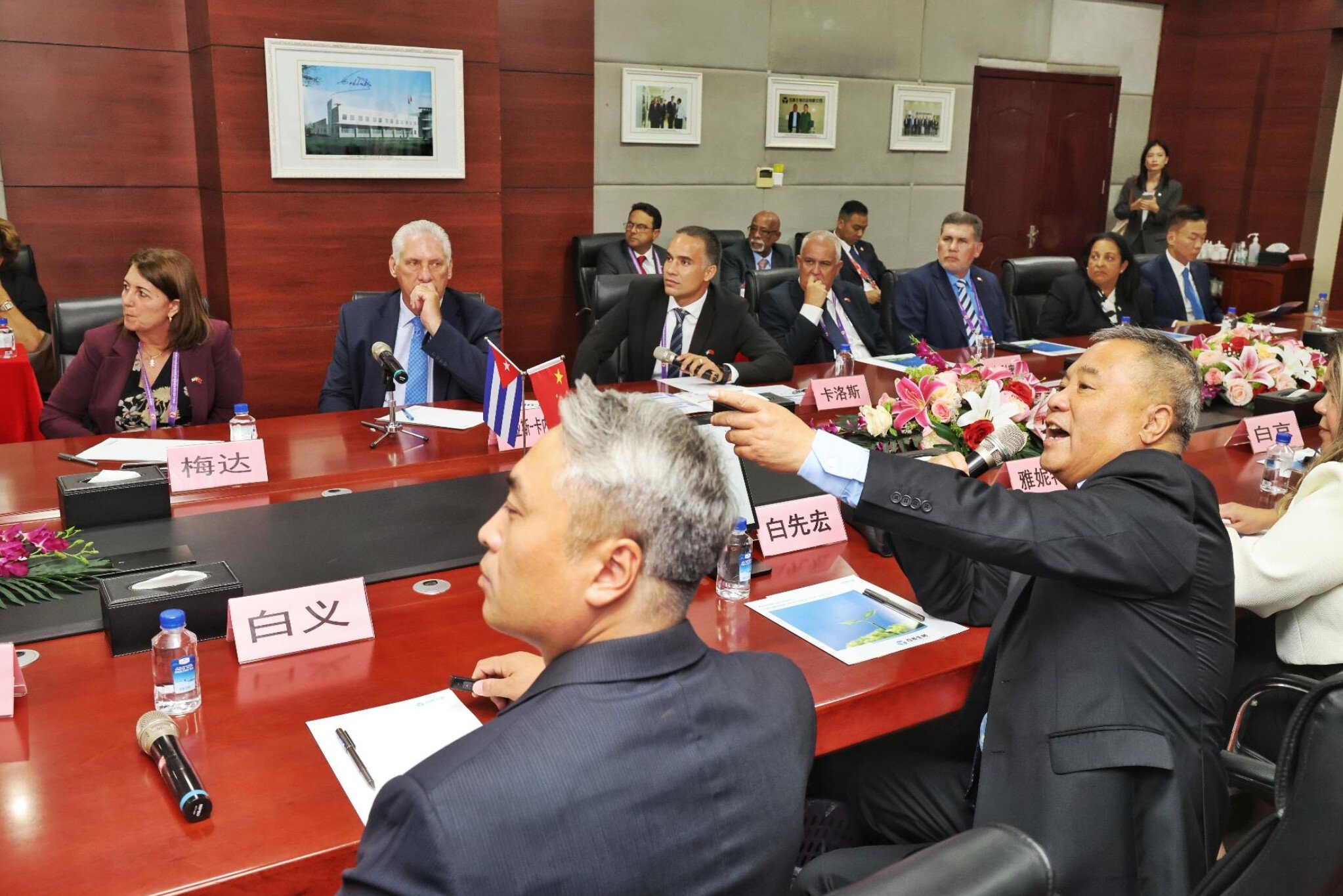 Visita de Miguel Díaz-Canel a la empresa mixta cubano-china Biotech Pharmaceutical
