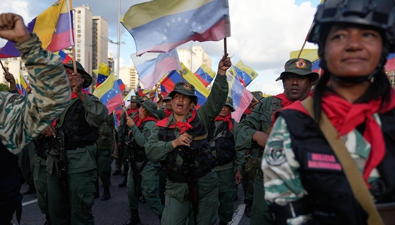 Miembros de la Milicia Bolivariana en una marcha de apoyo al presidente Nicolás Maduro.