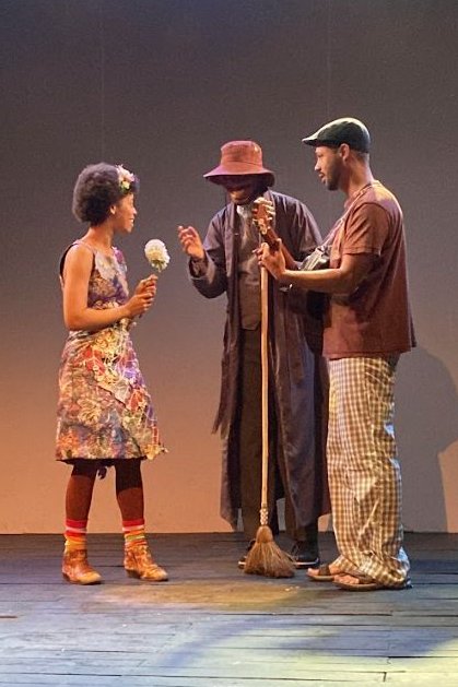 Esta singular obra nos invita a reflexionar sobre el tiempo que invertimos en lo que  realmente vale la pena. F