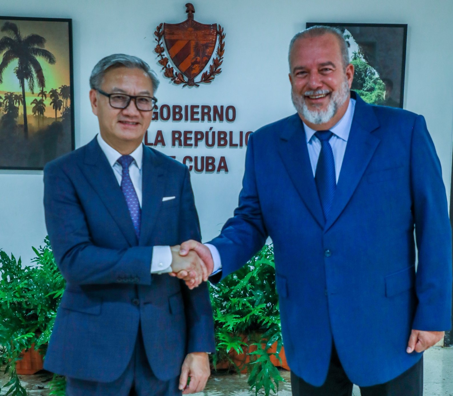 Fraternal encuentro con Thongsavanh Phomvihane, titular de Asuntos Exteriores de Laos.