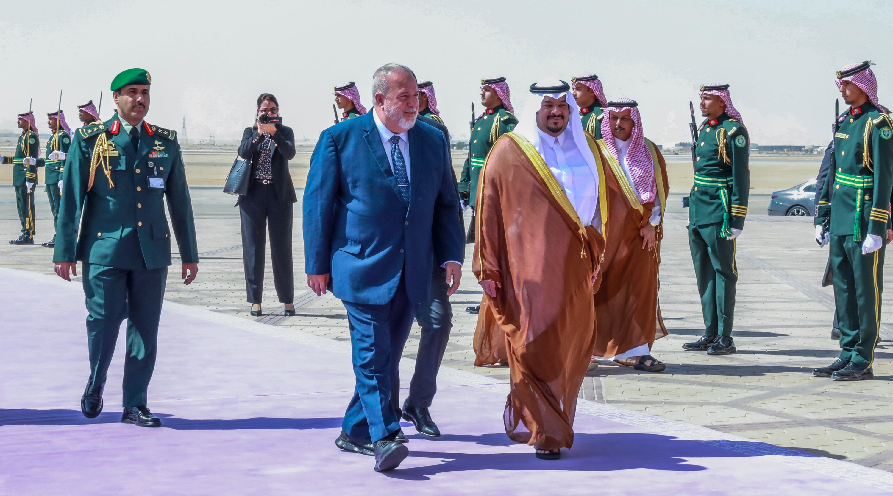 Visita de Manuel Marrero Cruz a Arabia Saudita