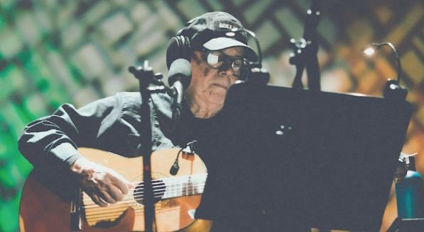 Silvio volvió a cautivar con su guitarra y su voz al público chileno