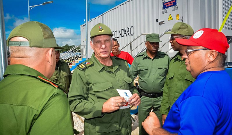 Durante la jornada el Primer Secretario de Comité Central del Partido Comunista de Cuba y Presidente de la República chequea el estado de la infraestructura de los parques solares fotovoltaicos