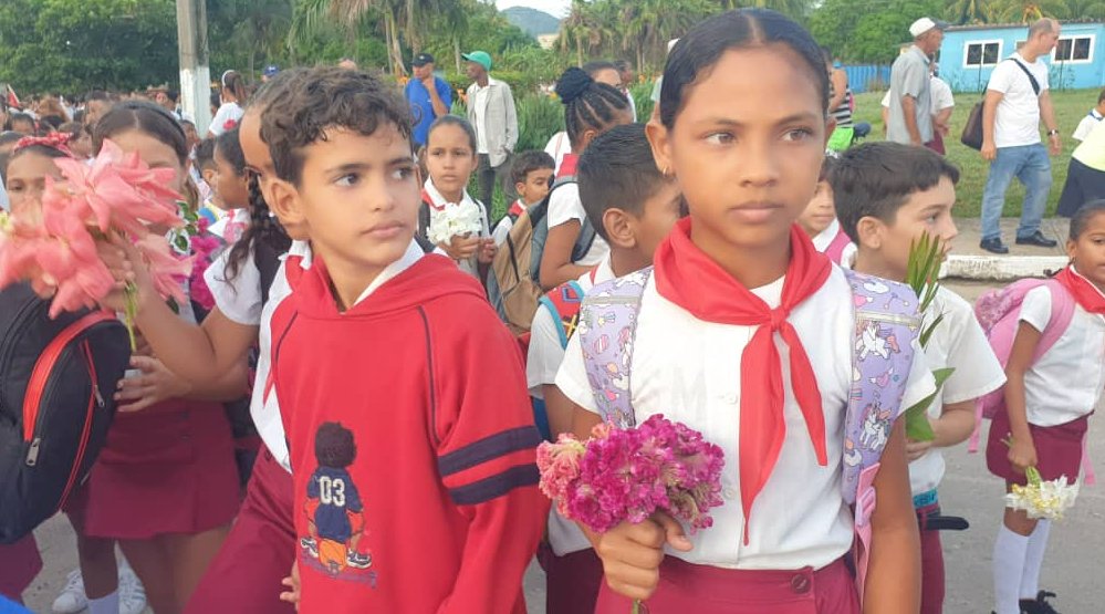 Homenaje en Isla de la Juventud al Comandante Camilo Cienfuegos.