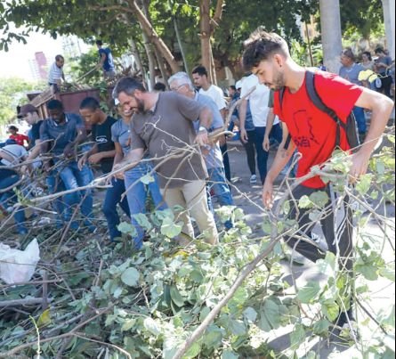 Los jóvenes se sumaron este sábado a las labores de saneamiento