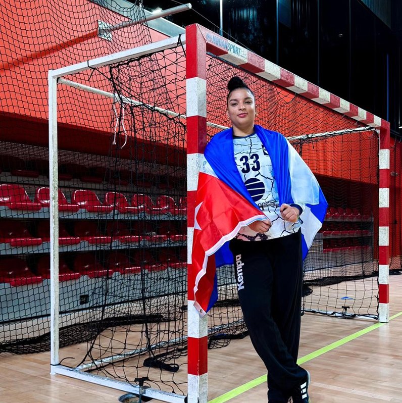 La santiaguera Niurkis Mora debe ser la portera titular.