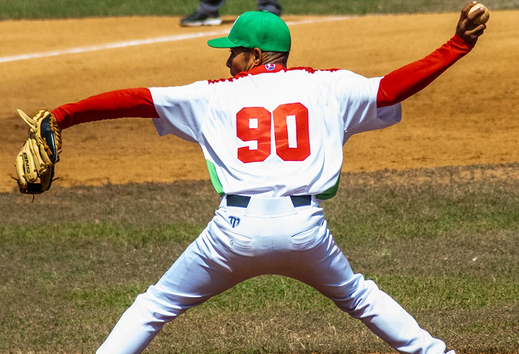 Rodolfo, lanzador de los Leñadores de Las Tunas, es el serpentinero que menos boletos otorga en la Serie.