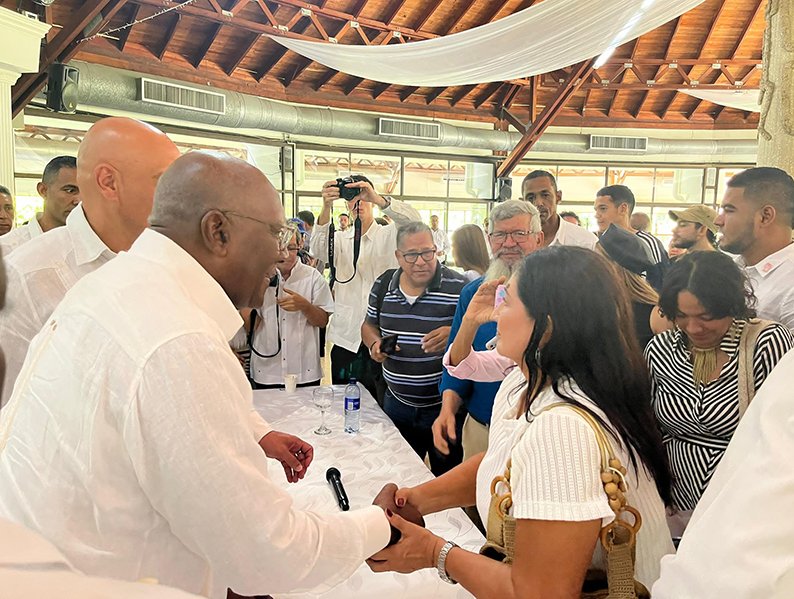 Muchas muestras de afecto y respaldo a nuestro pueblo ha recibido en Colombia el vicepresidente de la República de Cuba, Salvador Valdés Mesa.