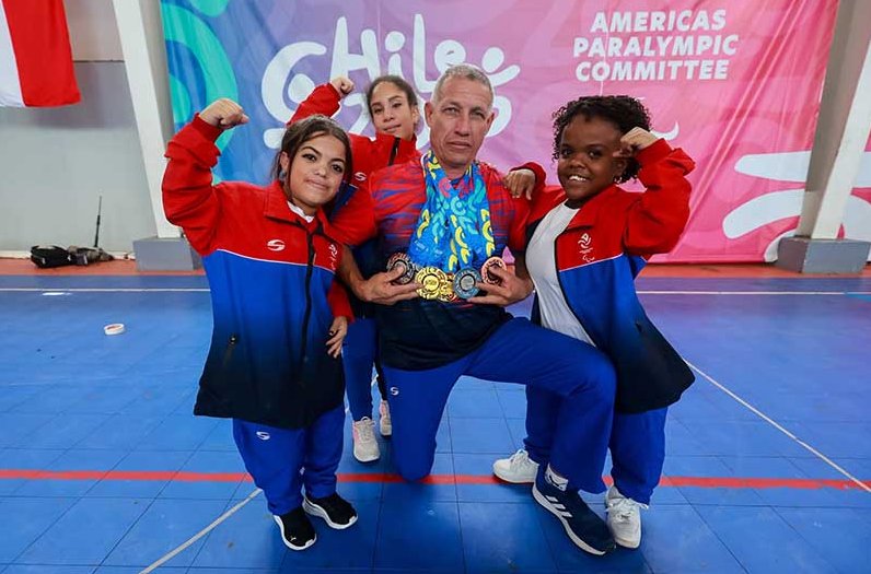 Amalia González (a la derecha) entregó a la Isla dos coronas en los Juegos Parapanamericanos Juveniles de Chile.